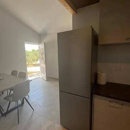 Robinson House Galia *