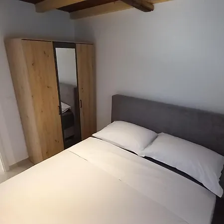 Robinson House Galia *